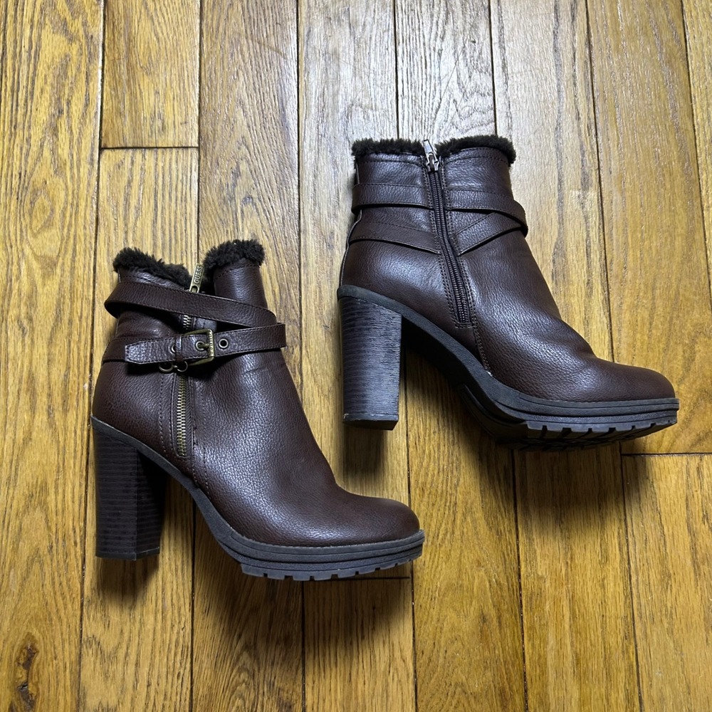 Guess Womens Brown Faux Leather Fur Trim Buckle Block Heel Ankle Boots Size 9M